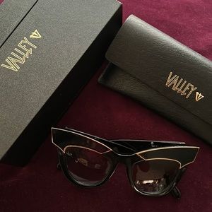 Valley Eyewear Depotism Sunglasses. Preloved. 🕶️ 🖤🕶️